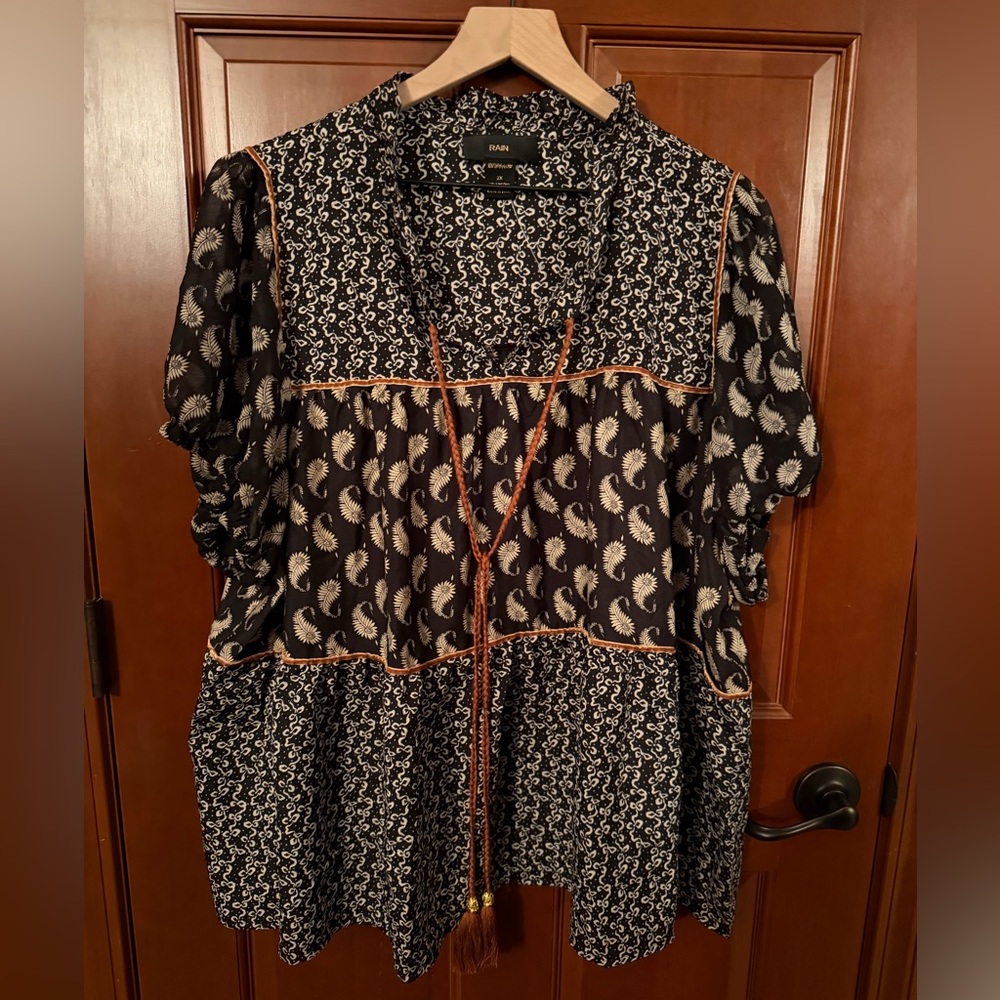 Chic Black and White Paisley Blouse